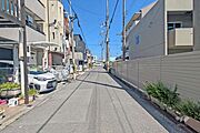 物件の南側前面道路（西側から）［2026年4月16日撮影］大阪メトロ今里筋線の始発駅「井高野駅」徒歩11分！周辺は平坦地のため、自転車でのアクセスもスムーズ！