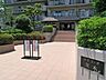 エントランス：エントランスアプローチ。総戸数208戸の大規模マンション！