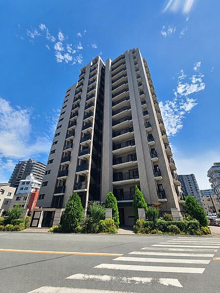 利便性と上質な住空間を兼ね備えた駅前マンション
