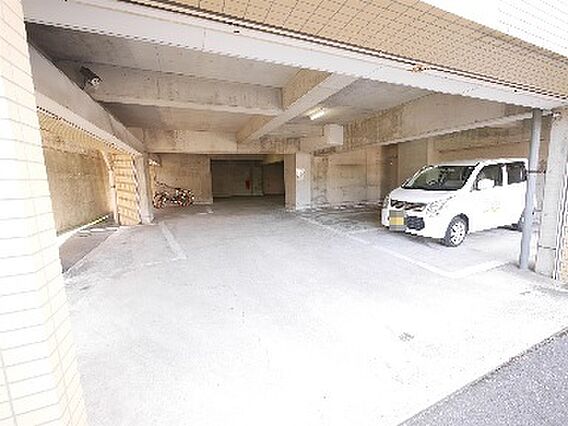 駐車区画12台