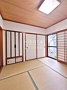 和室だと足をのばして寛ぐことができ、客間やお子様の遊び場など幅広い用途で利用できます。