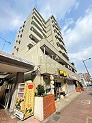 バス通り沿いにあり、西鉄バス「下到津」も徒歩2分なので通勤やお出かけにも便利ですよ。