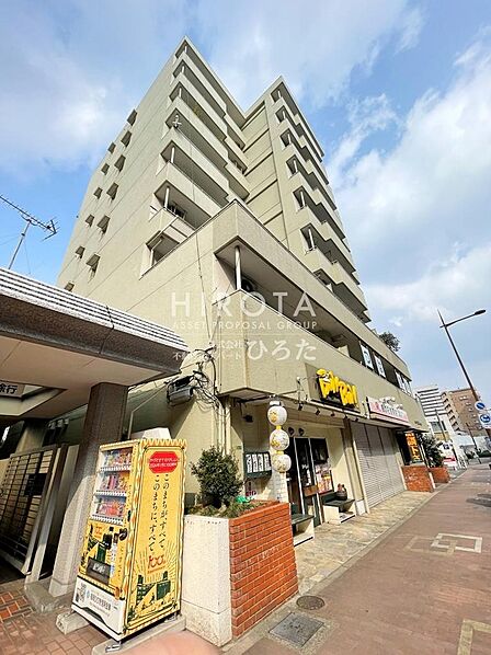 バス通り沿いにあり、西鉄バス「下到津」も徒歩2分なので通勤やお出かけにも便利ですよ。