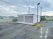敷地広々約385坪あります。