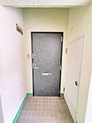 共用部から見た玄関部分です。