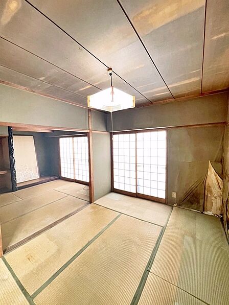 2間続きの和室は襖を開けることで大勢で集まるときも対応できます。