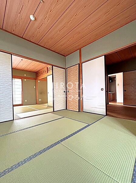 14階の最上階、角部屋でバルコニーが広く日当たりや風通し良好ですよ