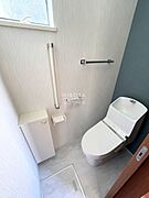お手洗いは1階と２階にあります。
