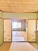 和室だと足をのばして寛ぐことができ、客間やお子様の遊び場など幅広い用途で利用できます。