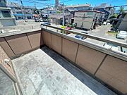 陽当たりの良いバルコニーです。お洗濯はもちろん、日光浴スペースにも利用できます。
