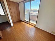 クローゼットには洋服や本を収納できるので、お部屋はすっきり広々と使うことができます。