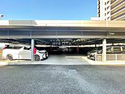 分譲駐車場2台付きです。