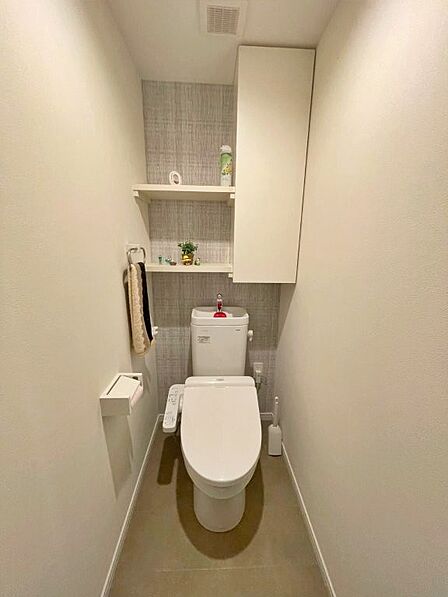 温水洗浄便座付きトイレです。