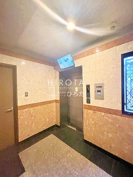 エレベーター内にカメラがあり、セキュリティ面安心です。