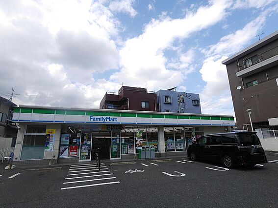 ファミリーマー...
