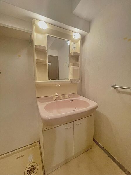 防水パンがあるのでもしもの水漏れ時に床を守ってくれます。