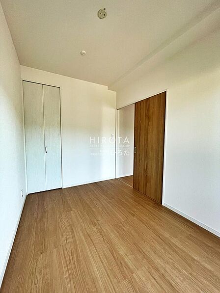 各お部屋には収納があります。