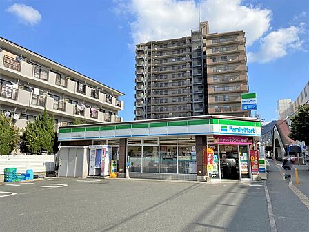 ファミリーマート小倉企救丘駅前店(445m)