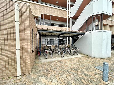 駐輪場があると子どもの自転車等で場所を取らなくて済むので玄関がスッキリしますね。