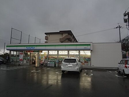 ファミリーマート茶売町店(741m)