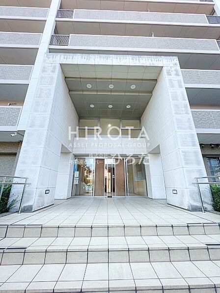 可愛いペットと一緒に入居できるのは嬉しいですね　平置きの分譲駐車場1台付きです。