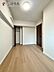 洋室：各部屋に収納スペースがございます。