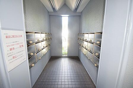 集合ポスト、こちらも手入れが行き届いた清潔感のある集合ポストです!