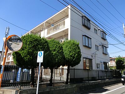 外観：保育園、小学校、中学校近隣にあります。