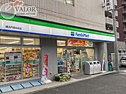 ファミリーマート横浜戸部中央店 徒歩1分。 70m