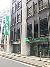 銀行「りそな銀行田町支店まで737m」