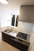 ※別号室の写真です。システムキッチンです♪