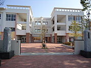 行橋市立行橋小学校（581m）