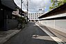 外観：物件の東側前面道路（南側から）［2026年4月25日撮影］