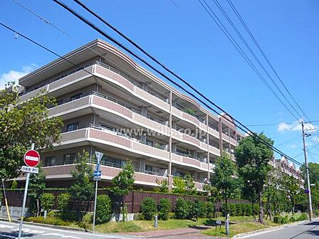ロイヤルヴィーゼ芦屋の外観(南西側から)