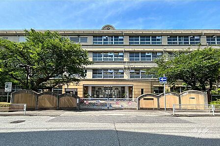 鳴尾小学校[公立]の外観