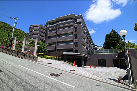 ネバーランドシエル箕面ロワイヤルの外観(南西側から)