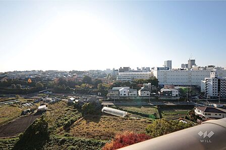 バルコニーからの眺め(南西方向)目の前に遮るものがなく、豊かな自然を眺めながら過ごせます。