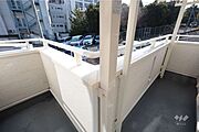 バルコニー。2部屋から出入りができるバルコニーです。