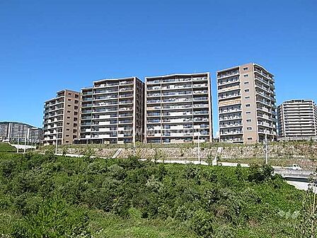 エルグレース彩都箕面の全景(南西側から)