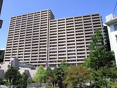 外観:コスモフォレスタ箕面の外観(南東側から) 外観:コスモフォレスタ箕面の外観(南東側から)