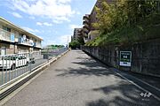 敷地北側の前面道路