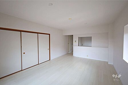 LD約11.5帖。LDと和室が続き間で、襖の開閉で空間を広くお使いいただけます。［2026年7月30日撮影］