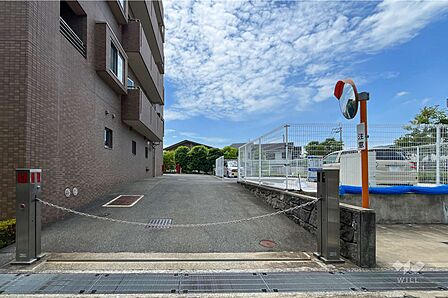敷地内駐車場。空き状況は随時変更する可能性がございますので都度ご確認下さい。