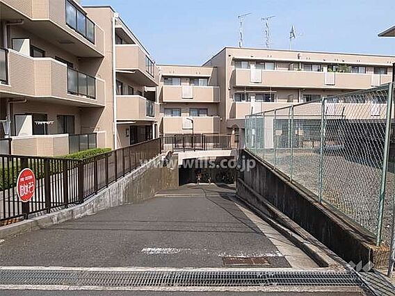 駐車場へのアプ...