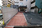 駐輪場。阪急宝塚線「豊中」駅徒歩3分。1978年3月築。総戸数23戸の分譲マンションです。