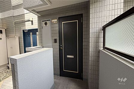 物件の玄関［2026年5月25日撮影］。阪急宝塚線「曽根」駅徒歩4分の好立地です。