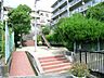 その他：敷地南側の公園。阪急宝塚線「豊中」駅バス17分、バス停より徒歩2分。1978年1月築。総戸数115戸の分譲マンションです。