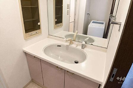 洗面室［2026年7月26日撮影］※AIによる家具、小物消しを実施しております。