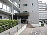 エントランス：東側のエントランス
