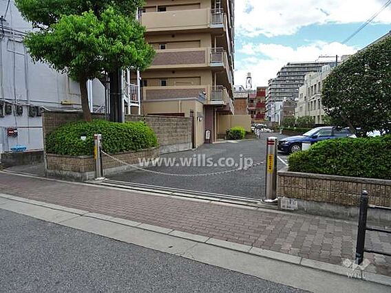 敷地内駐車場(...